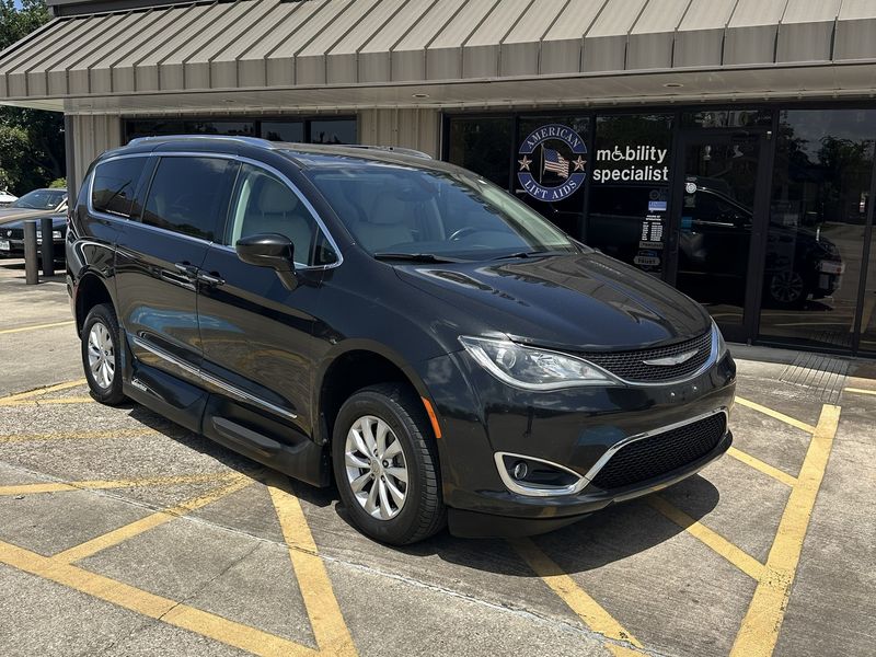 Used 2018 Chrysler Pacifica