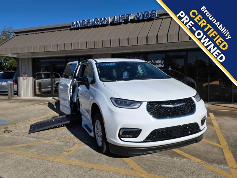 Used 2024 Chrysler Pacifica